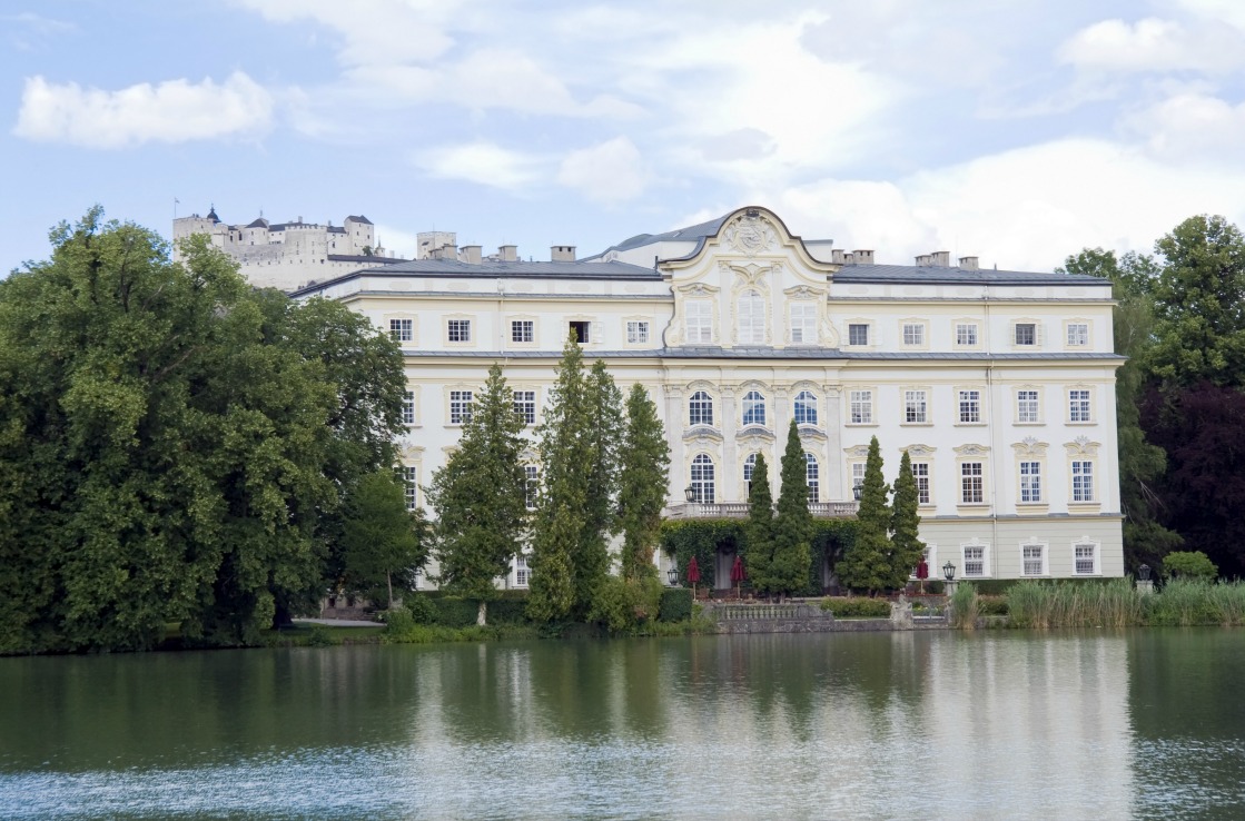 Weiße Fassade des Schlosses Leopoldskron